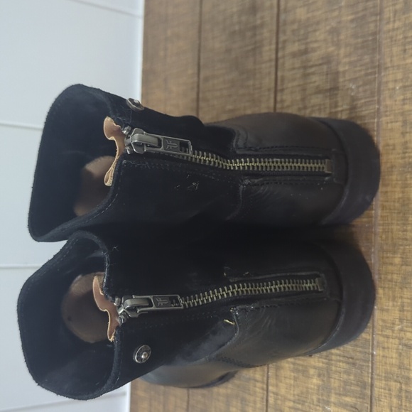 Like New Frye Jamie Black Leather Women's Boots with Zipper - Picture 9 of 10
